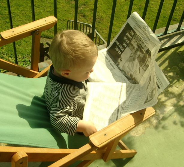 Überrascht, aber gefasst, entnimmt Glen der Presse unter 'Vermischtes' auf Seite 7B, dass er noch gar nicht lesen kann